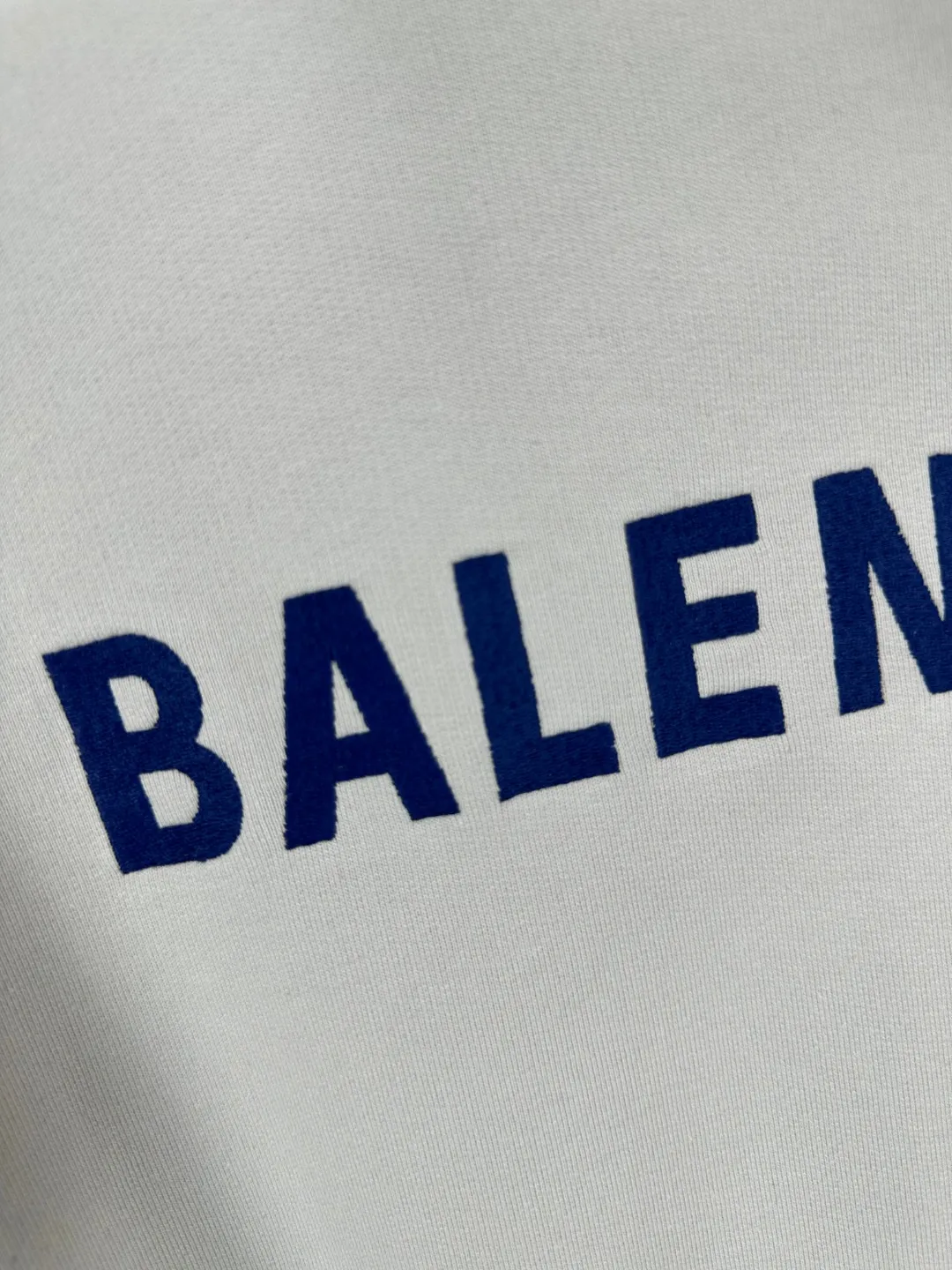 BALENCI*GA . . . . . . 460g . Same Style -Color：Black White -SIZE：Xs S M L 8980#